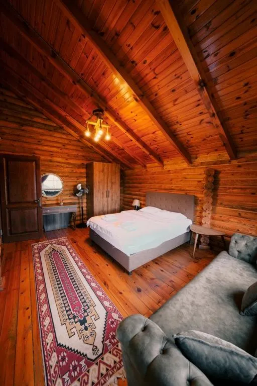 Bungalow,Göl Manzaralı,Isıtmalı Özel Havuzlu