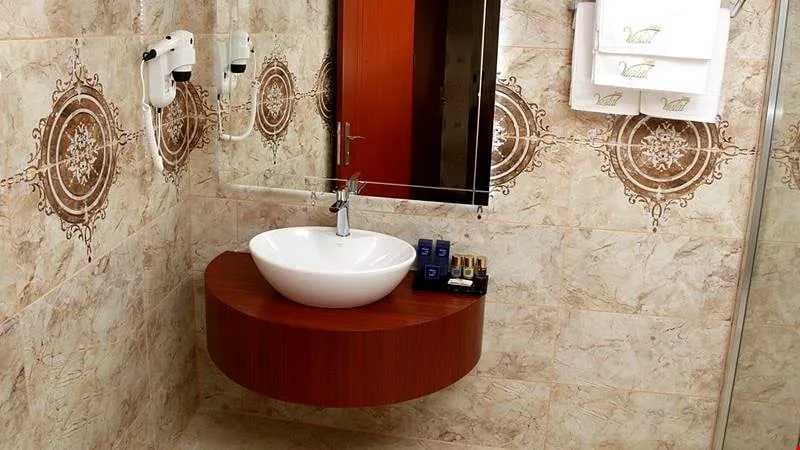 Triple,Sokak Manzaralı,Klimalı