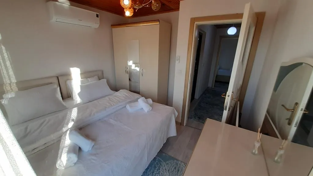 Kral Dairesi,Deniz ve Dağ Manzaralı,Teraslı