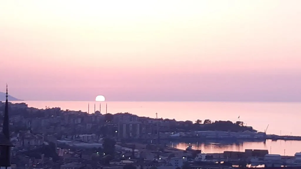 Kral Dairesi,Deniz ve Dağ Manzaralı,Teraslı