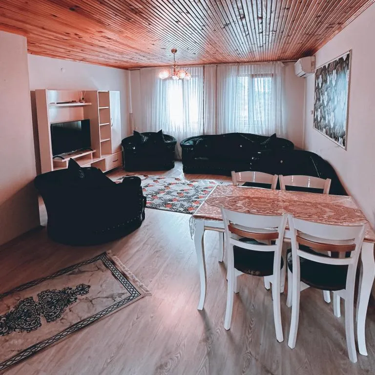 Kral Dairesi,Deniz ve Dağ Manzaralı,Teraslı