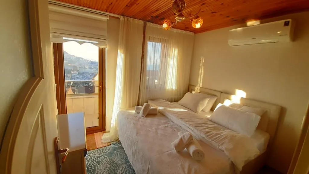 Kral Dairesi,Deniz ve Dağ Manzaralı,Teraslı