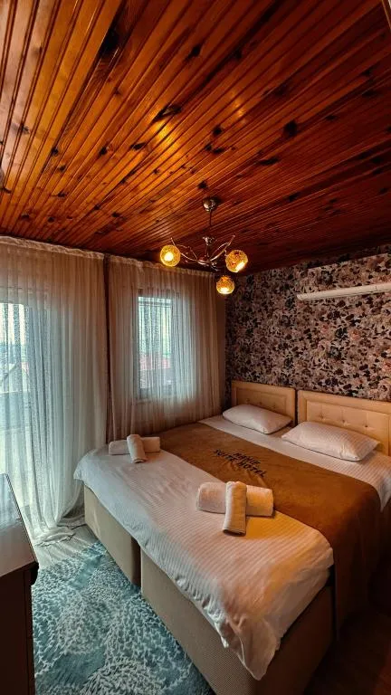 Kral Dairesi,Deniz ve Dağ Manzaralı,Teraslı
