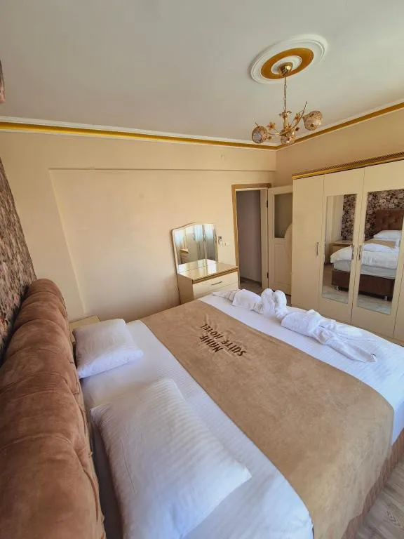 Suite,Kısmi Deniz Manzaralı,Balkonlu