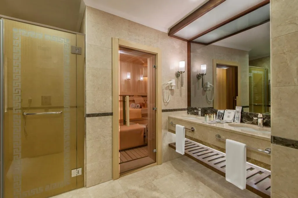 Honeymoon Suite