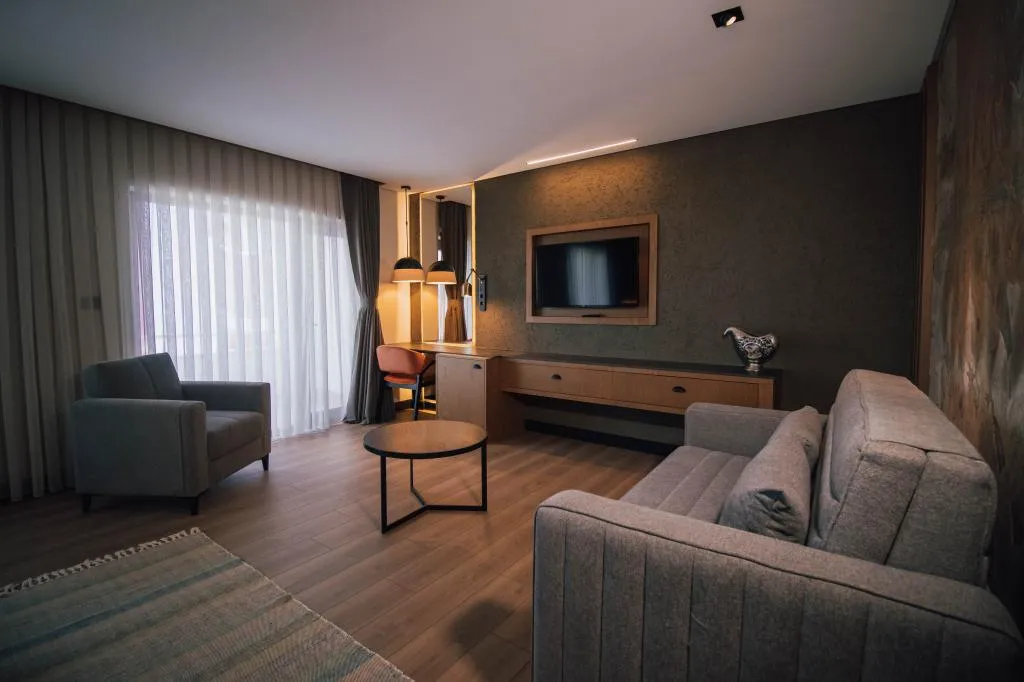 JUNIOR SUITE