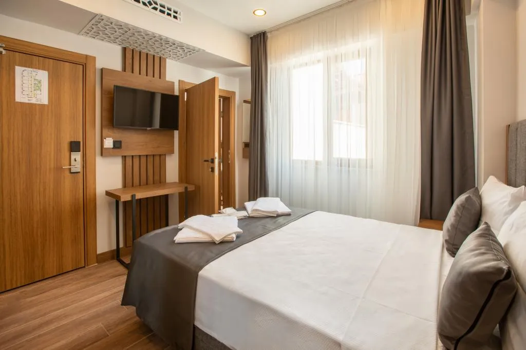Connection Room,Sokak Manzaralı