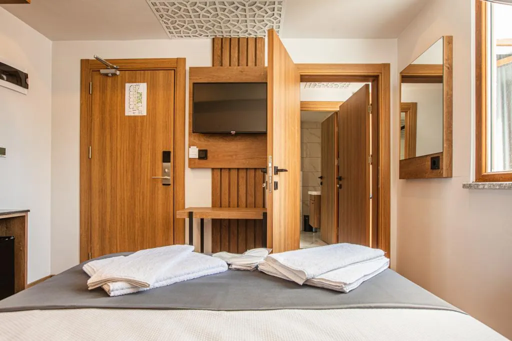 Connection Room,Sokak Manzaralı