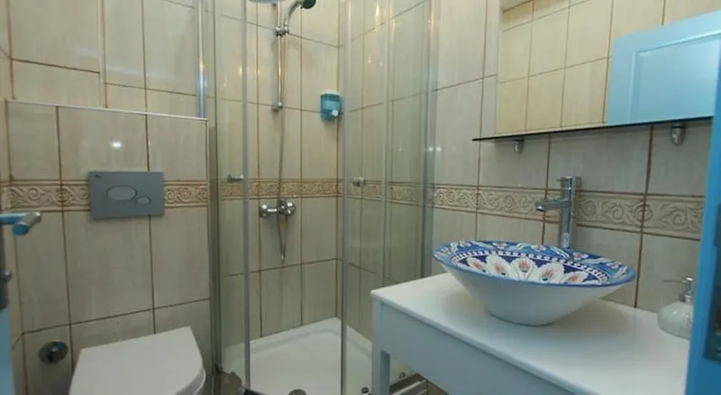 Triple,Bahçe Manzaralı