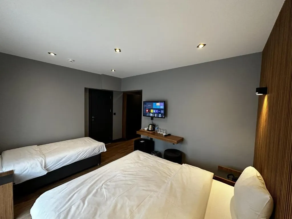 Trible Room