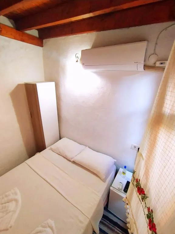 Ekonomik Oda ( Oda Dışında Özel Banyo )