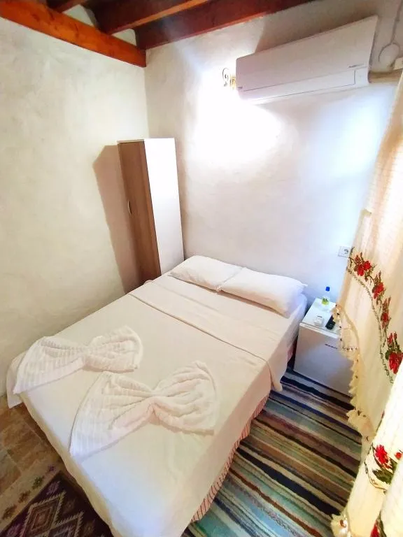 Ekonomik Oda ( Oda Dışında Özel Banyo )
