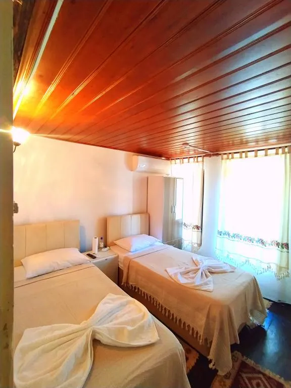 2 Kişilik Standart Oda İki Ayrı Yataklı (ODA DIŞINDA ÖZEL BANYO)