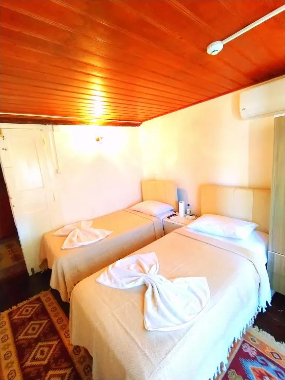 2 Kişilik Standart Oda İki Ayrı Yataklı (ODA DIŞINDA ÖZEL BANYO)