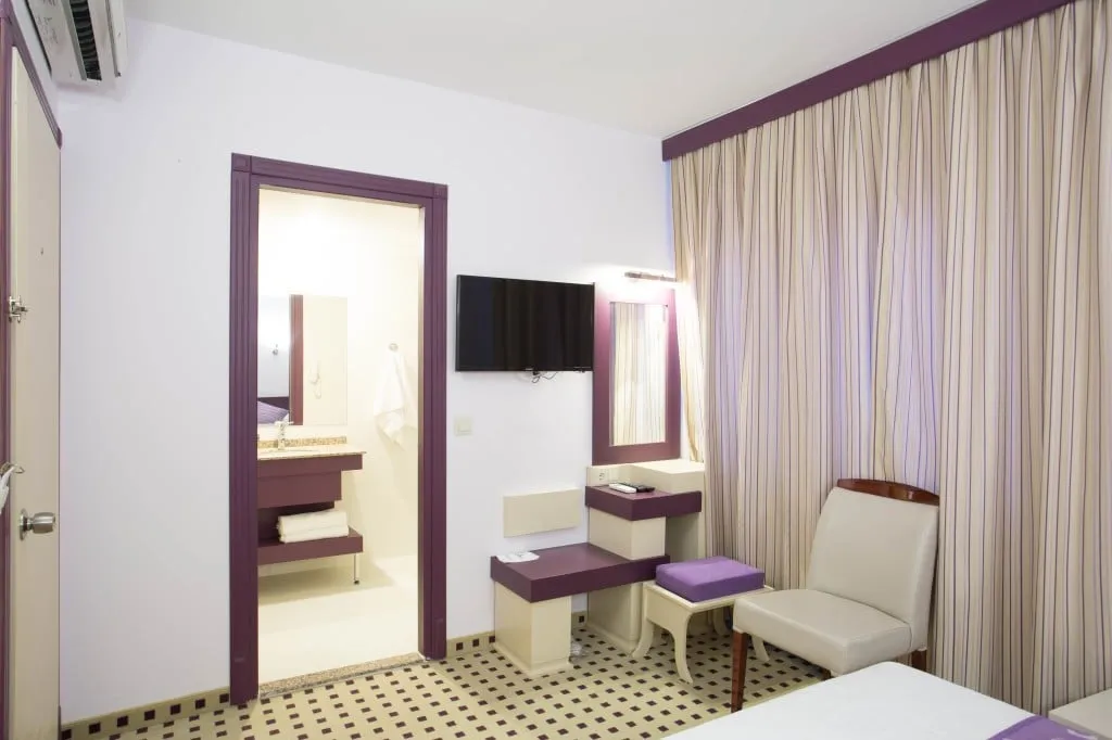 Triple,Şehir Manzaralı