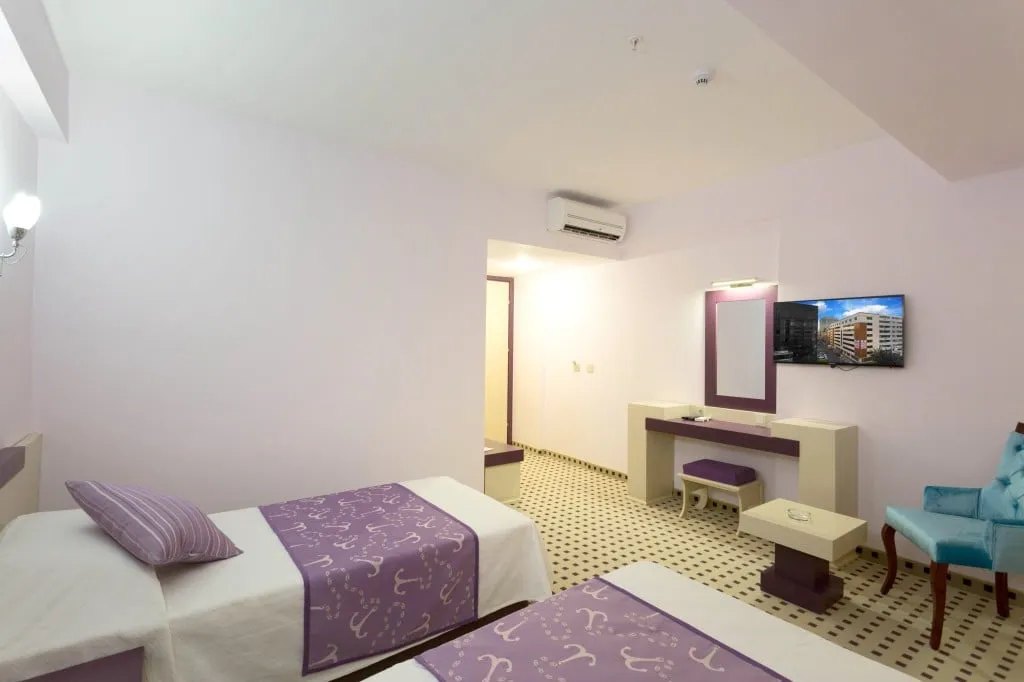 Triple,Şehir Manzaralı