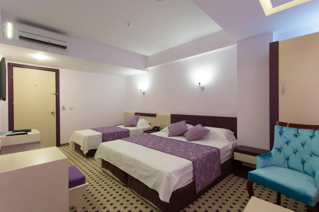 Triple,Şehir Manzaralı