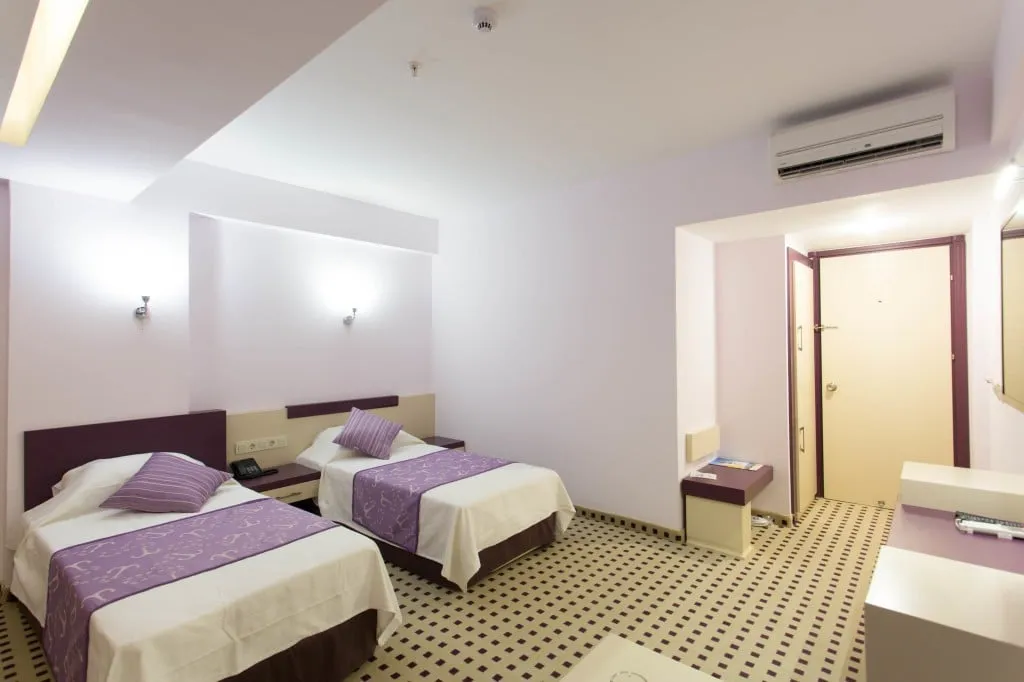 Çift Kişilik,Şehir Manzaralı
