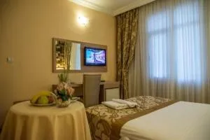 Kristal Otel