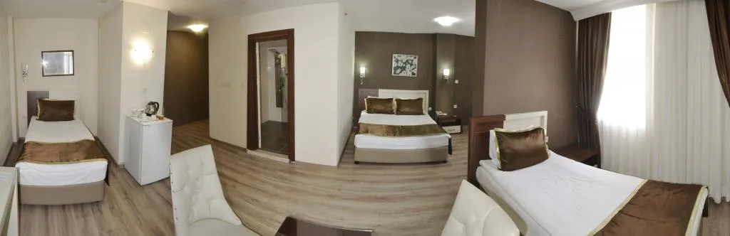 Triple,Şehir Manzaralı