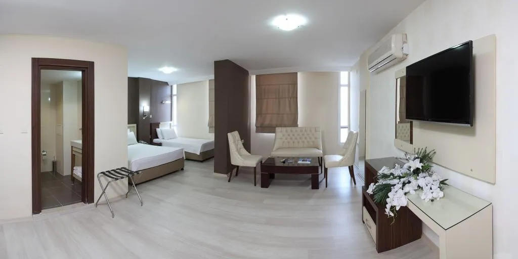Triple,Şehir Manzaralı