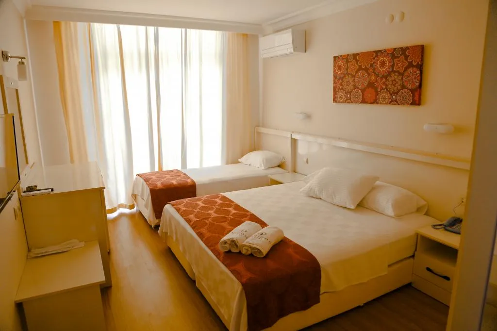 Standart Üç Kişilik Oda,Deniz Manzaralı,Balkonlu