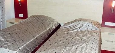 Twin,Kara ve Havuz Manzaralı,Balkonlu