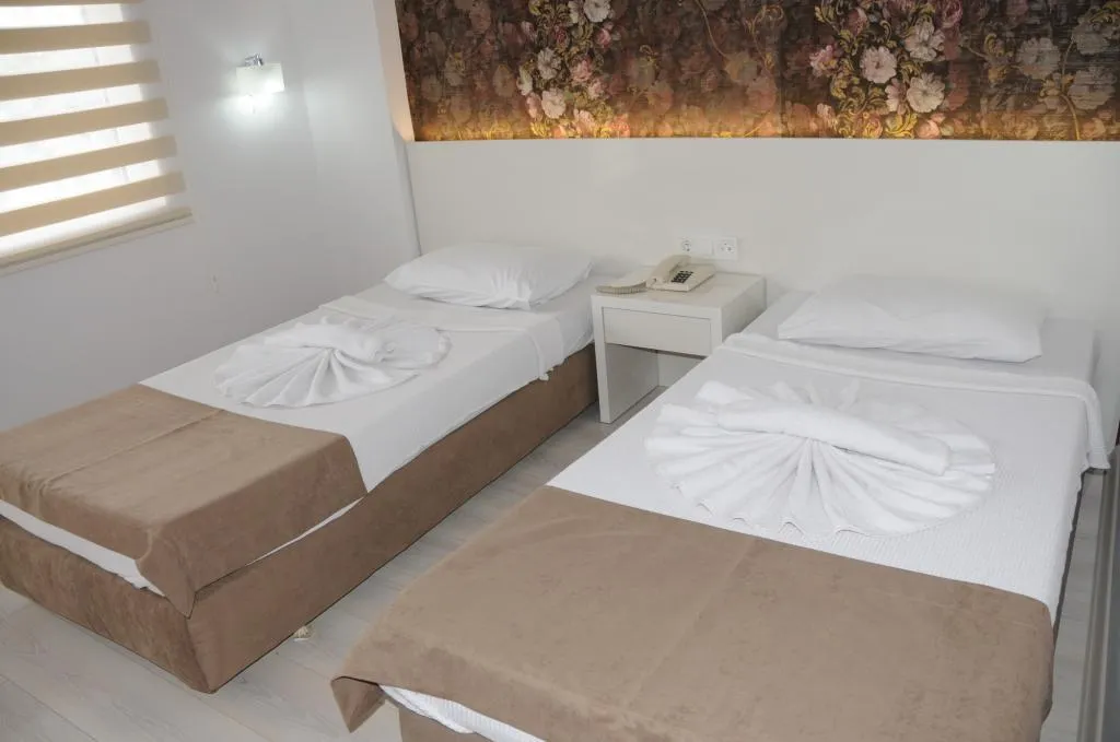 Standart Oda,Kara veya Havuz Manzaralı