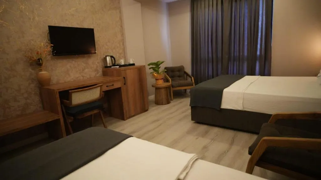 Üç Kişilik Oda