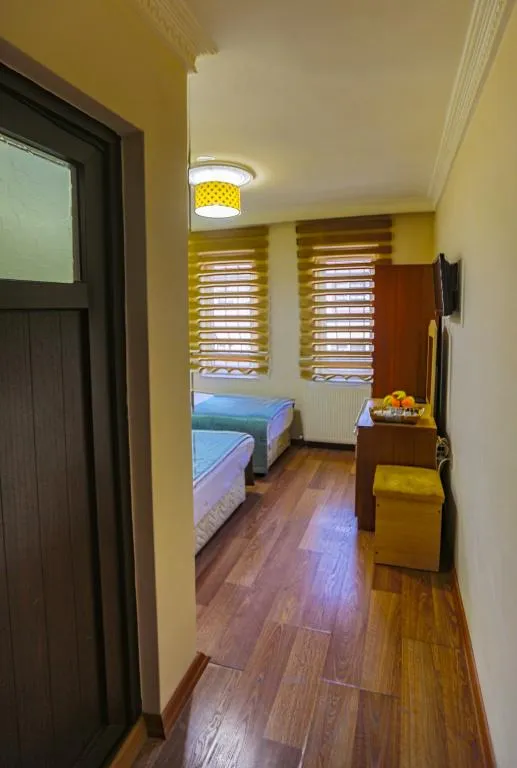 Triple,Şehir Manzaralı