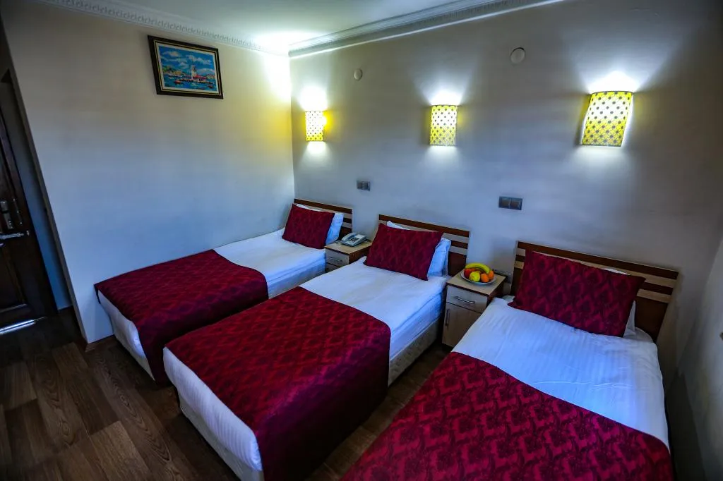 Triple,Şehir Manzaralı