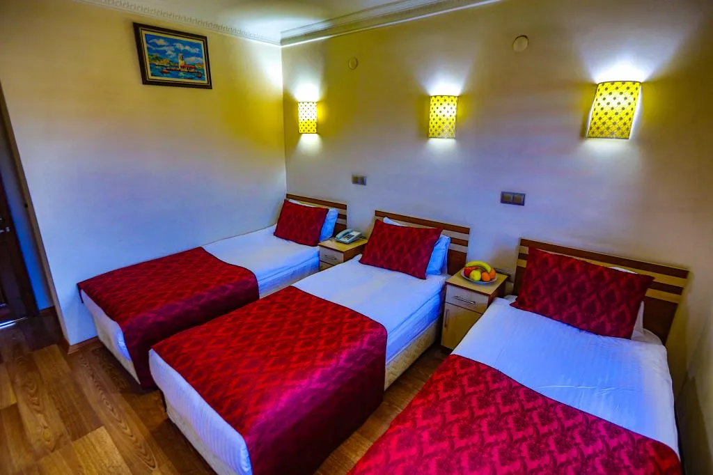 Triple,Şehir Manzaralı