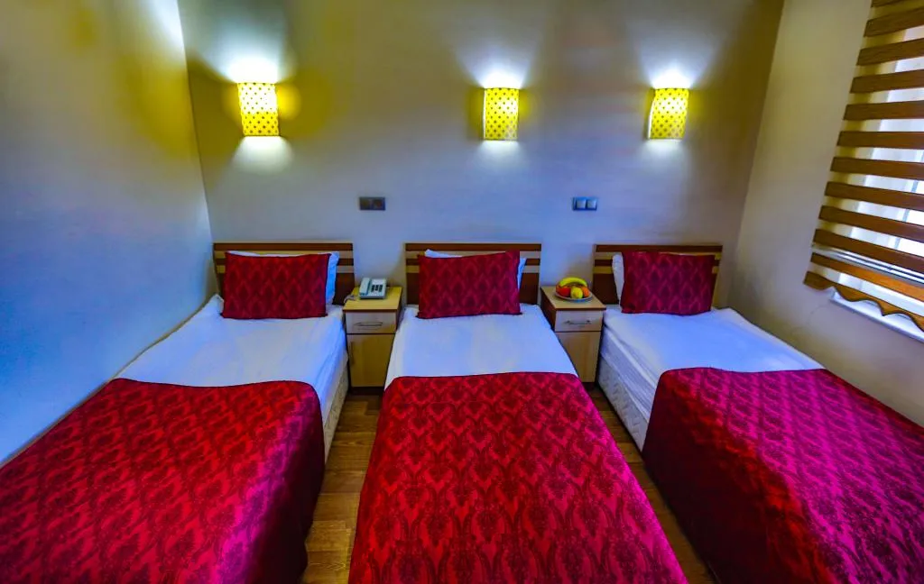 Triple,Şehir Manzaralı