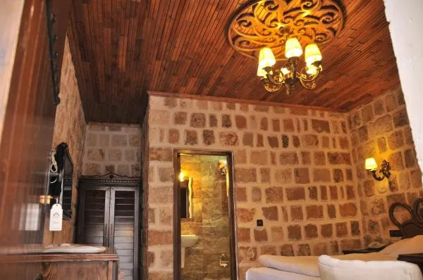 Deluxe French Yataklı Taş Oda