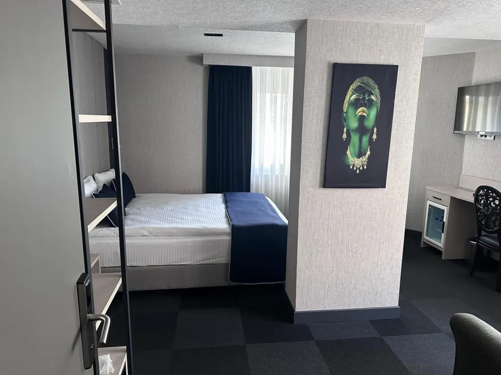 Standart Üç Kişilik Oda,Sokak Manzaralı