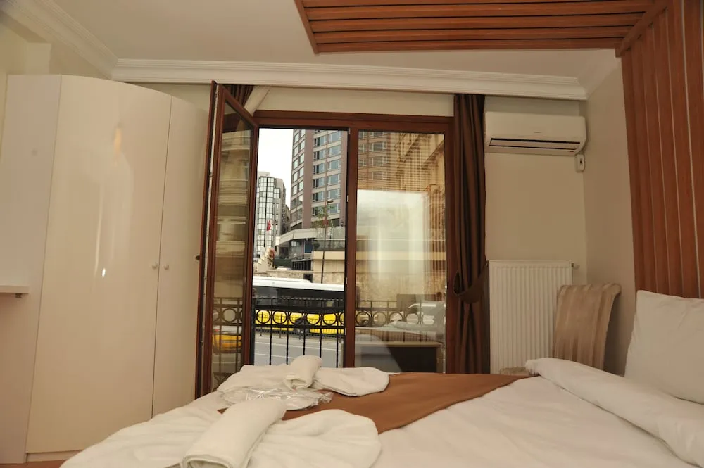 Deluxe Tek Büyük Yataklı Oda