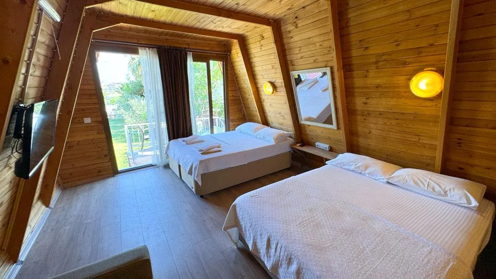 Aile Odası,Dere ve Orman Manzaralı,Balkon veya Teraslı