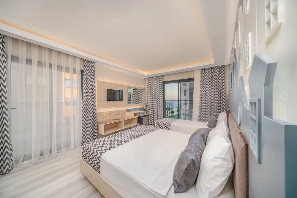 Standard Tek Büyük veya İki Ayrı Yataklı Oda, Deniz Manzaralı