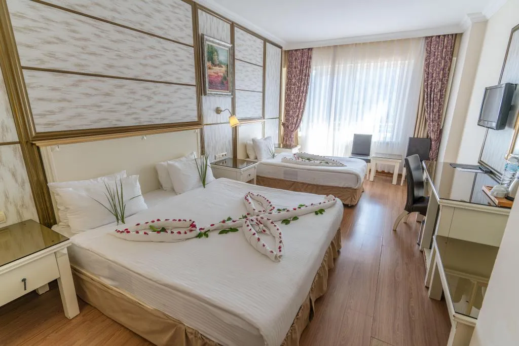 Deluxe Oda,Göl veya Bahçe Manzaralı,Balkonlu