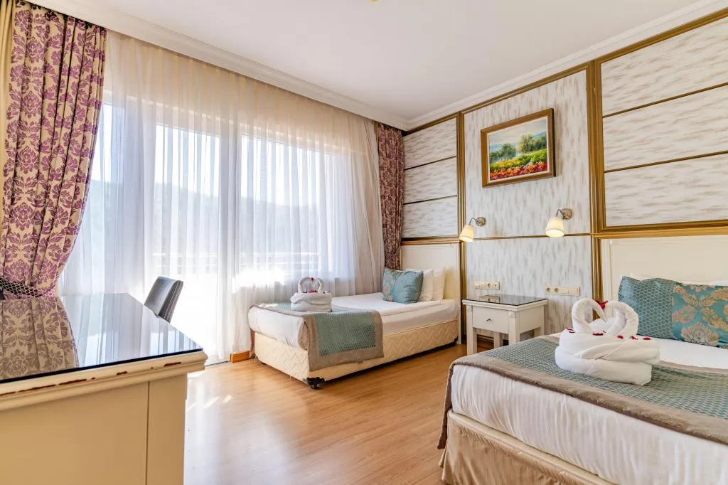 Deluxe Oda,Göl veya Bahçe Manzaralı,Balkonlu