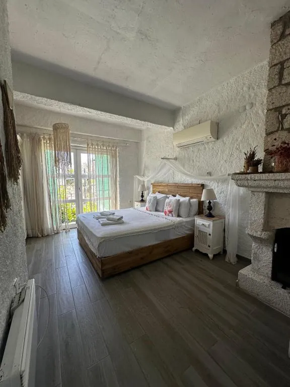 Deluxe Suite,Havuz veya Bahçe Manzaralı