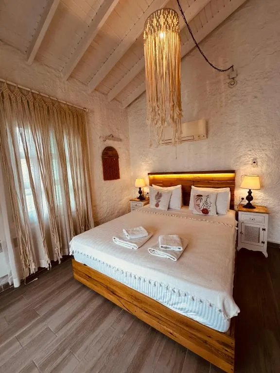 Deluxe Suite,Havuz veya Bahçe Manzaralı