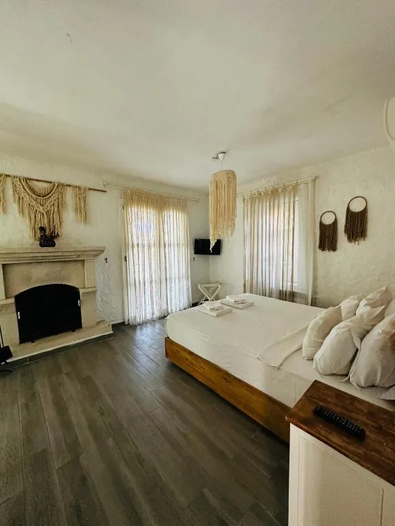 Deluxe Suite,Havuz veya Bahçe Manzaralı