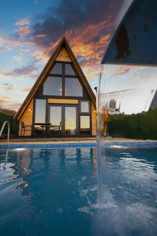 Bungalow,Doğa Manzaralı,Isıtmalı Özel Havuzlu