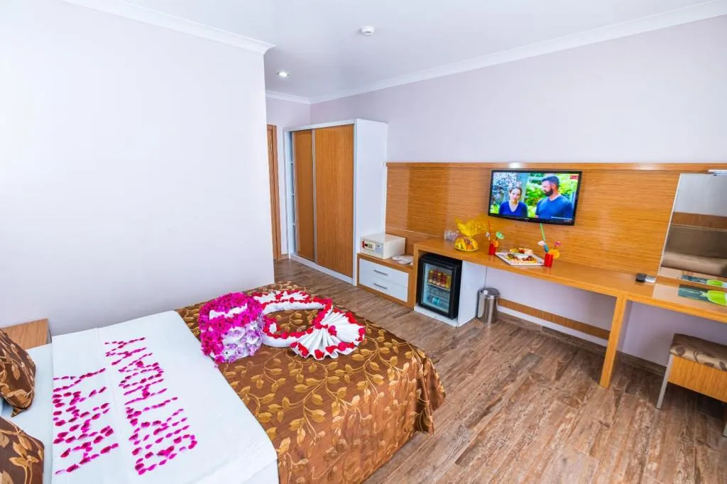 Standart Oda,Kısmı Deniz veya Havuz Manzaralı