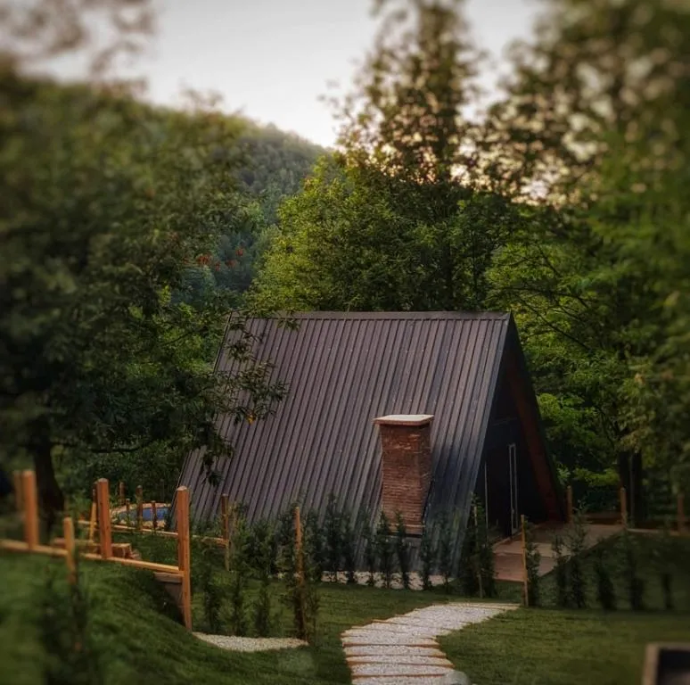 Jakuzili Bungalow ,Doğa Manzaralı,Isıtmalı Özel Havuzlu