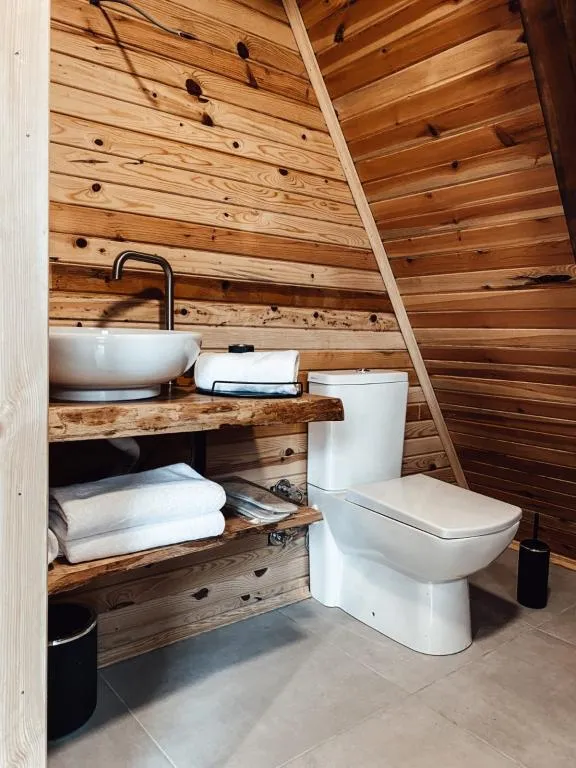 Jakuzili Bungalow ,Doğa Manzaralı,Isıtmalı Özel Havuzlu