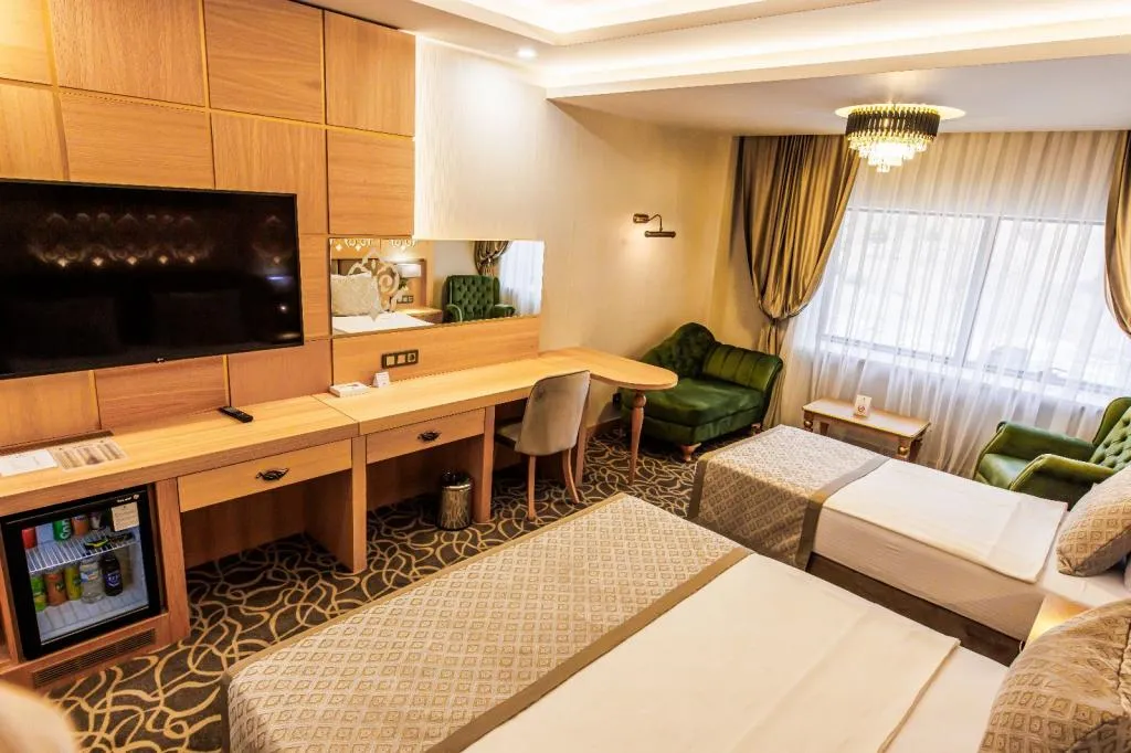 DELUXE ROOM