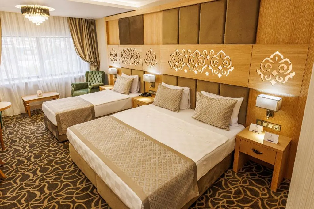 DELUXE ROOM