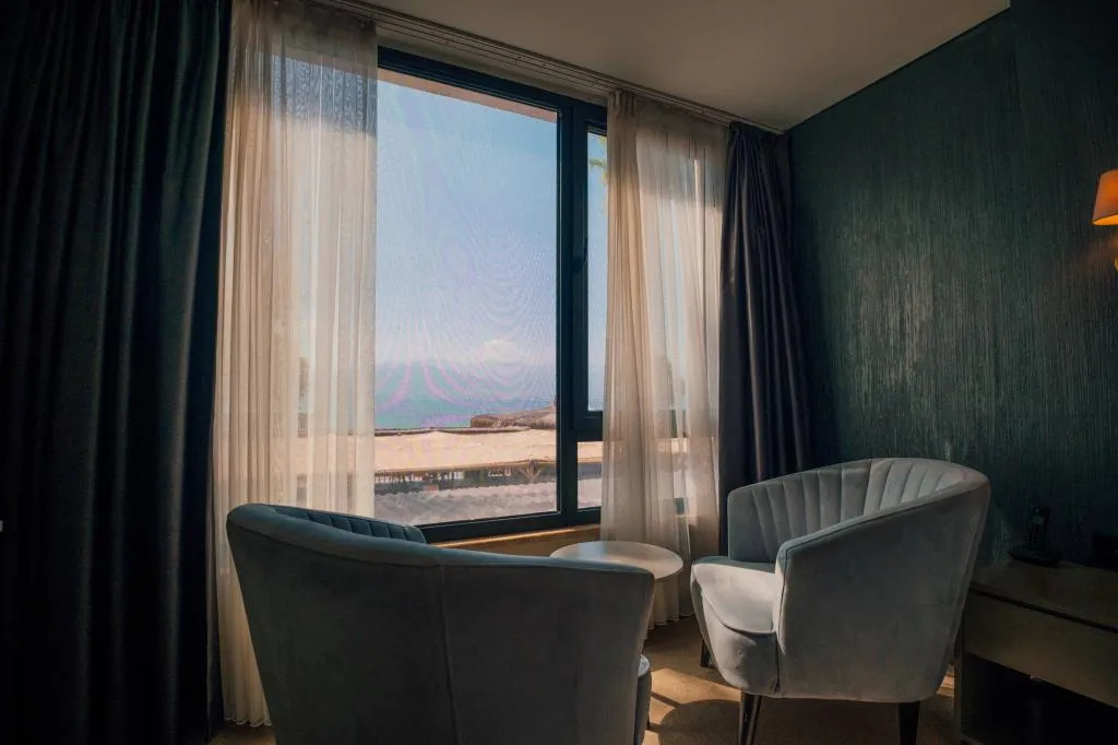 CLASSIC ROOM LAKE VIEW